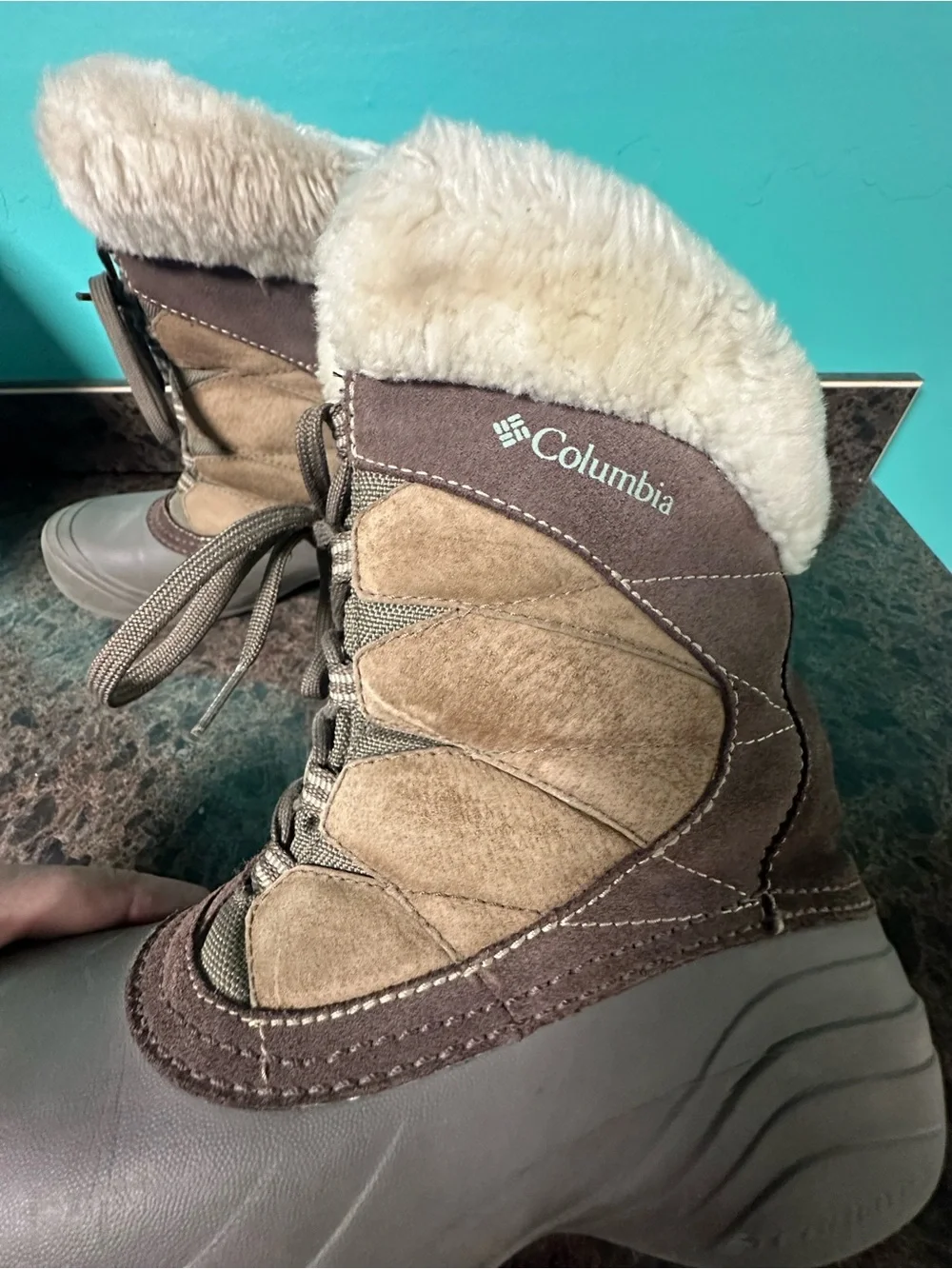 Columbia Brown and Tan Winter Snow Boots with Faux Fur Collar Women size 10